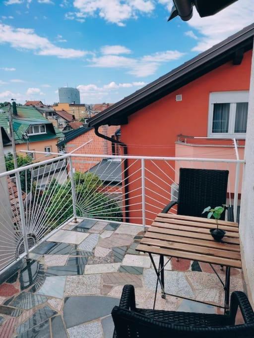 Udoban Stan Sa Terasom U Mirnom Okruzenju Lägenhet Zagreb Exteriör bild